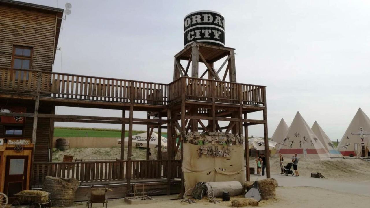 Bed and Breakfast Tordas Western House Exterior foto